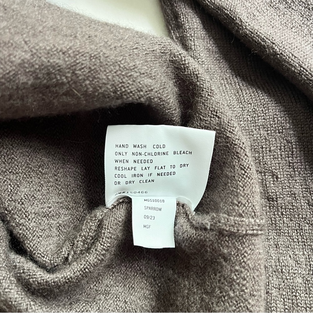 Artefact Merino Wool Crew Neck Sweater in Dark Purple size‎ medium - Picture 9 of 9